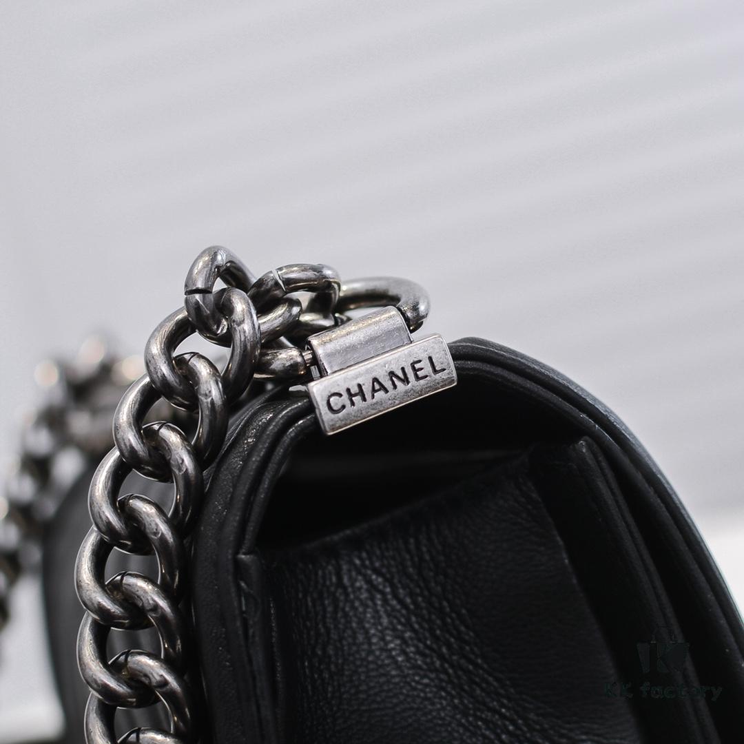 Chanel Crown Lambskin Handbag with Original Hardware - Full Sheepskin with Thickened Electroplated Metal Fittings