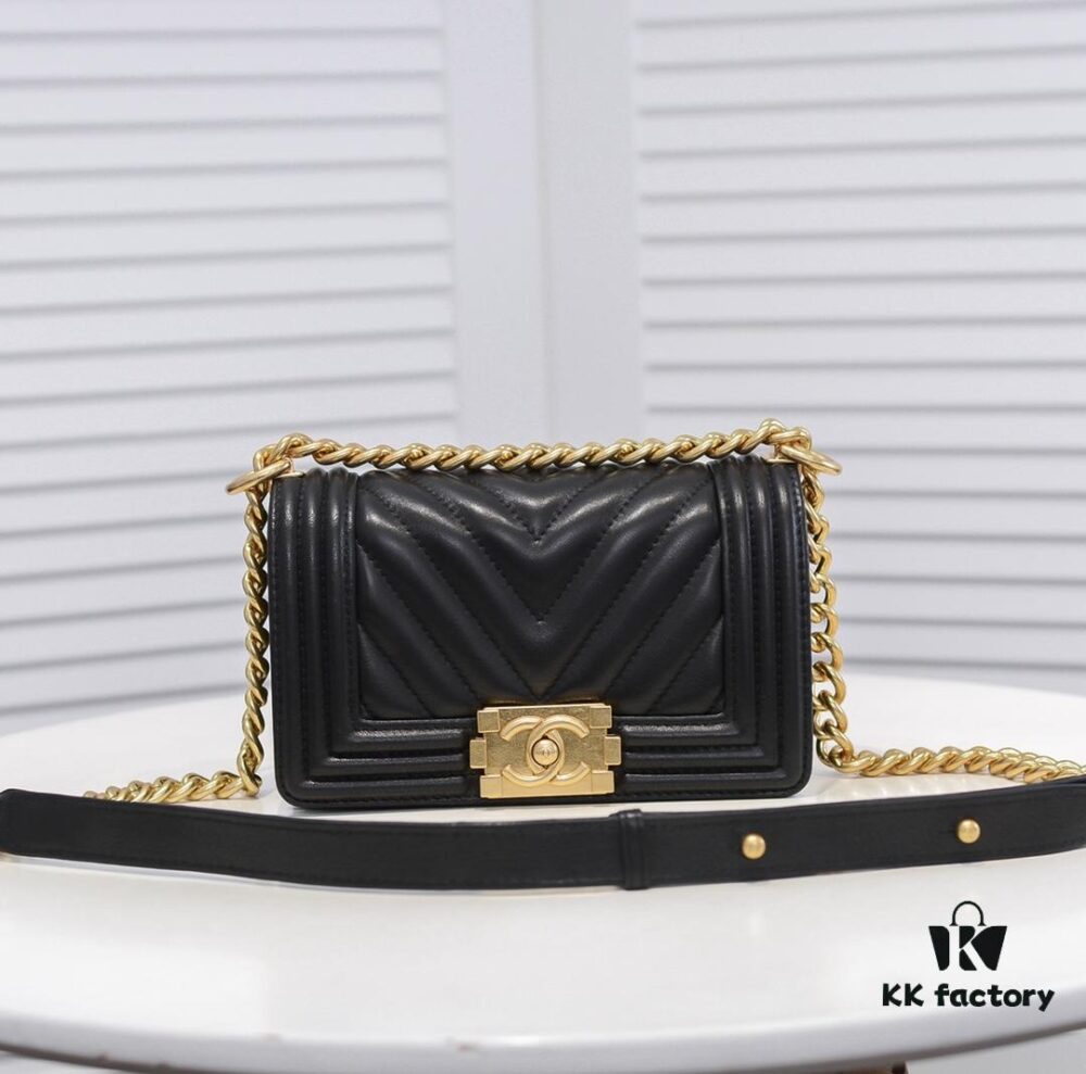 Chanel Genuine Lambskin Handbag with Original Hardware - Premium Quality, Full Lambskin with Thickened Electroplated Metal Fittings