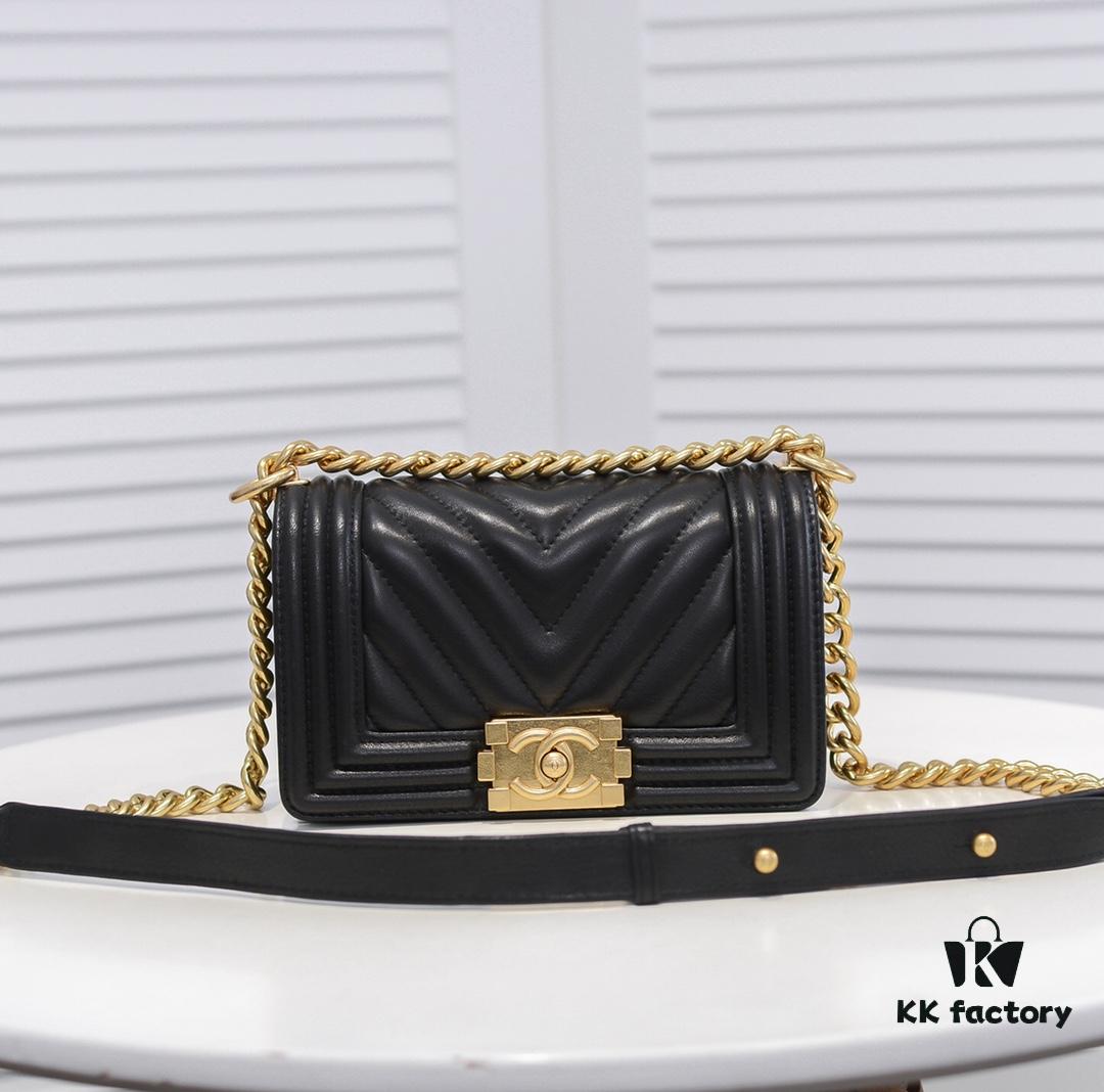 Chanel Genuine Lambskin Handbag with Original Hardware - Premium Quality, Full Lambskin with Thickened Electroplated Metal Fittings