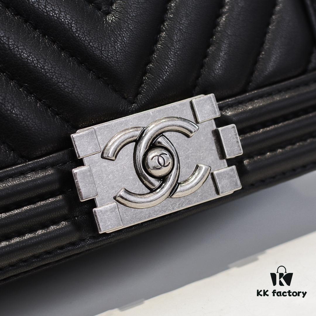 Chanel Crown Lambskin Handbag with Original Hardware - Full Sheepskin with Thickened Electroplated Metal Fittings