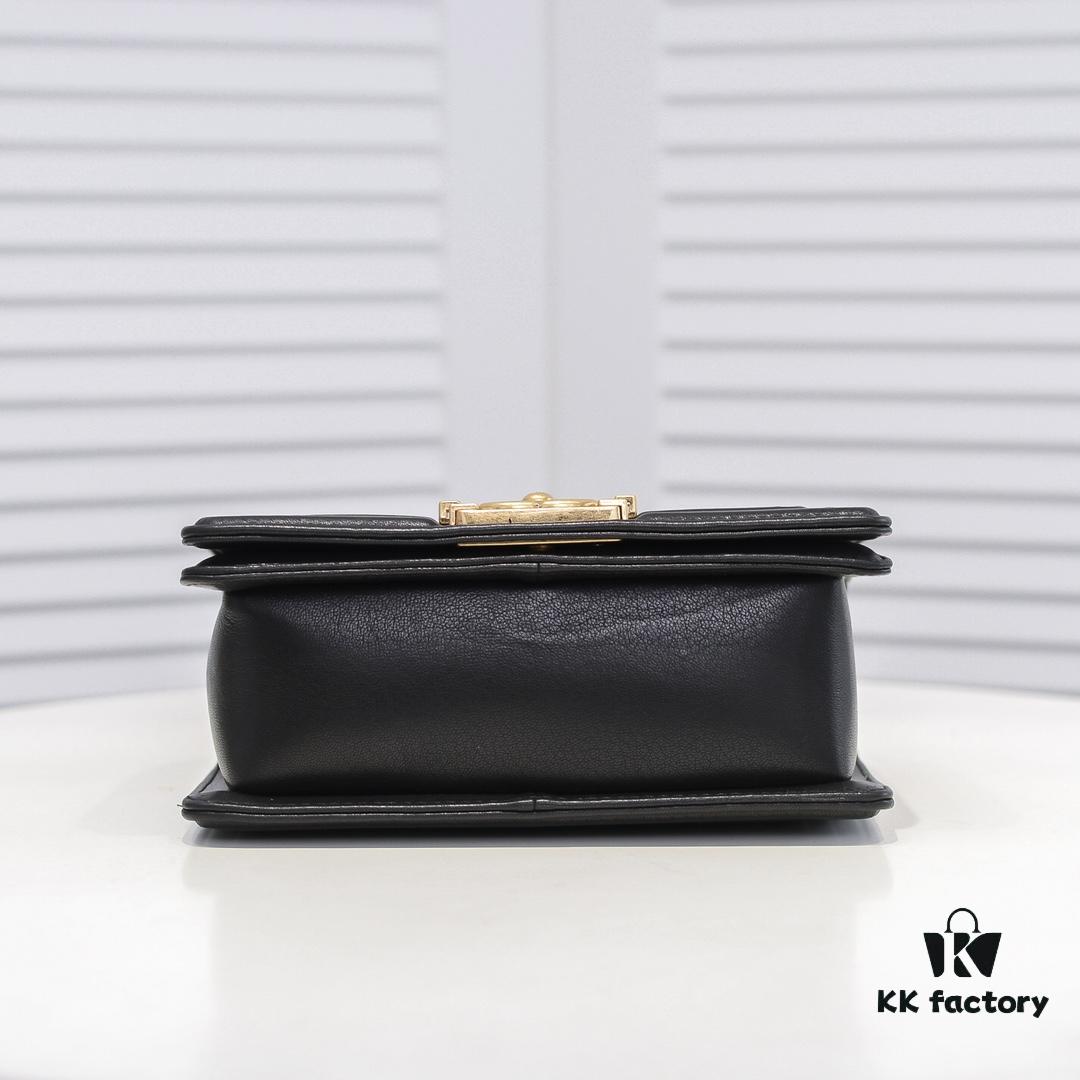 Chanel Genuine Lambskin Handbag with Original Hardware - Premium Quality, Full Lambskin with Thickened Electroplated Metal Fittings