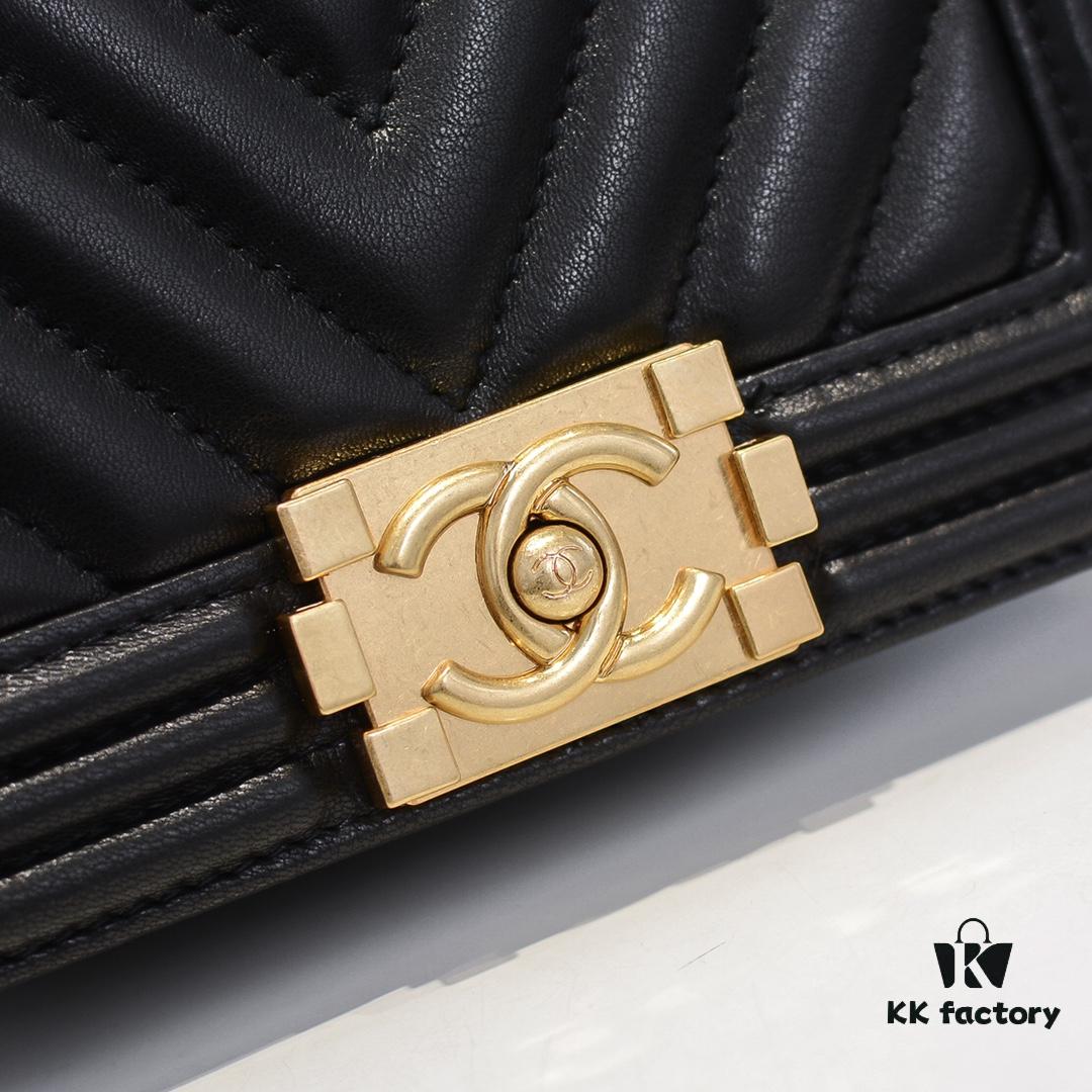 Chanel Genuine Lambskin Handbag with Original Hardware - Premium Quality, Full Lambskin with Thickened Electroplated Metal Fittings