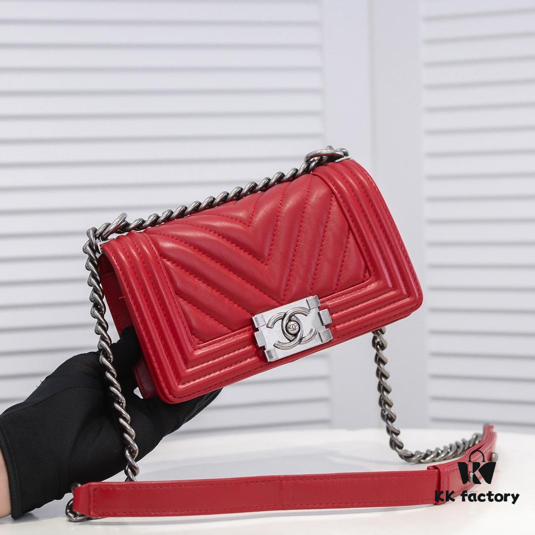 Chanel Crown Lambskin Bag with Full Sheepskin and Original Hardware - Thickened Electroplated Metal Accessories, High-Quality Craftsmanship, Excellent Elasticity and Durability