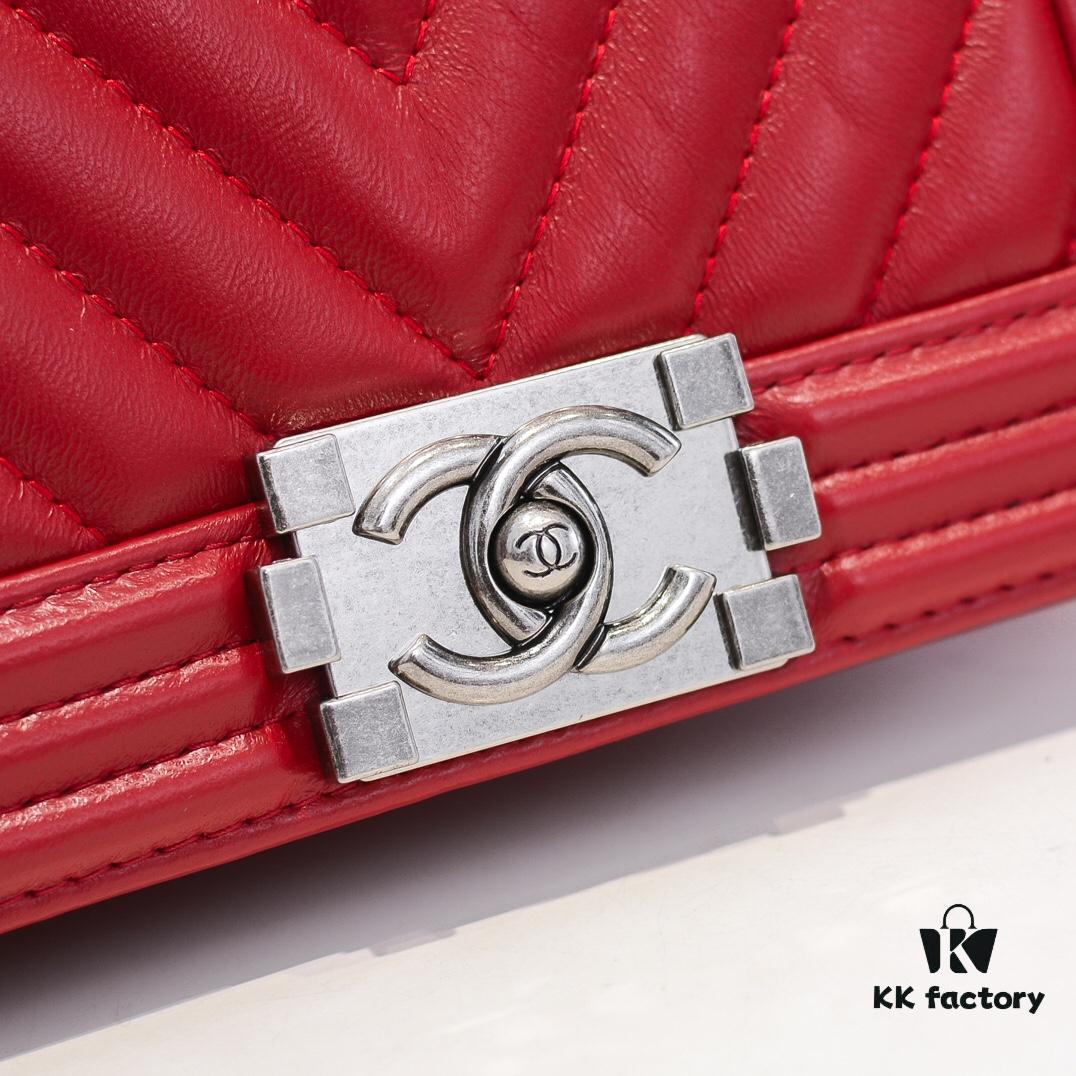 Chanel Crown Lambskin Bag with Full Sheepskin and Original Hardware - Thickened Electroplated Metal Accessories, High-Quality Craftsmanship, Excellent Elasticity and Durability