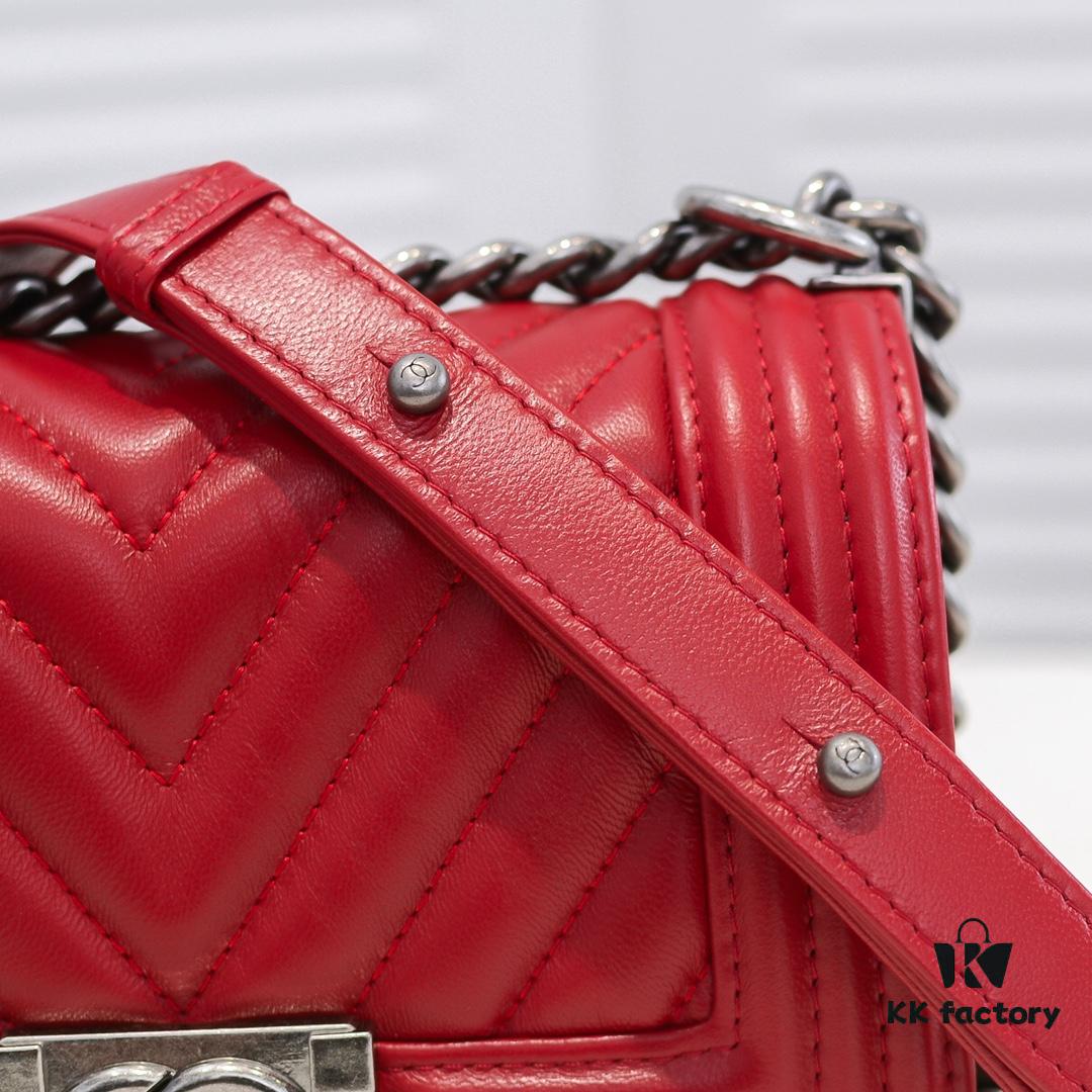 Chanel Crown Lambskin Bag with Full Sheepskin and Original Hardware - Thickened Electroplated Metal Accessories, High-Quality Craftsmanship, Excellent Elasticity and Durability