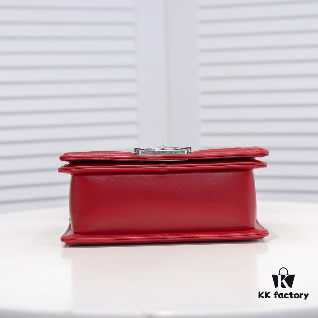 Chanel Crown Lambskin Bag with Full Sheepskin and Original Hardware - Thickened Electroplated Metal Accessories, High-Quality Craftsmanship, Excellent Elasticity and Durability