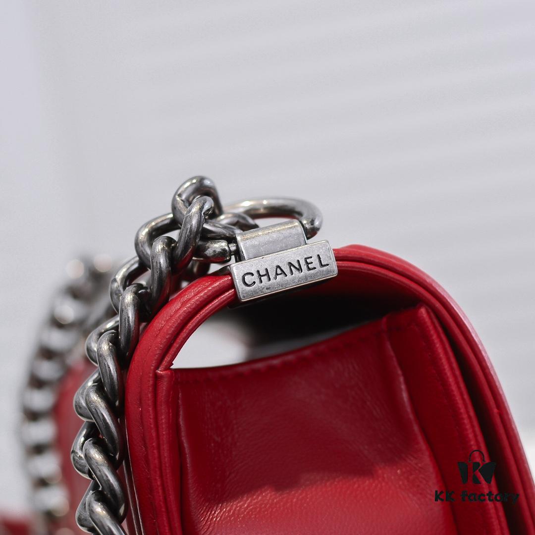 Chanel Crown Lambskin Bag with Full Sheepskin and Original Hardware - Thickened Electroplated Metal Accessories, High-Quality Craftsmanship, Excellent Elasticity and Durability