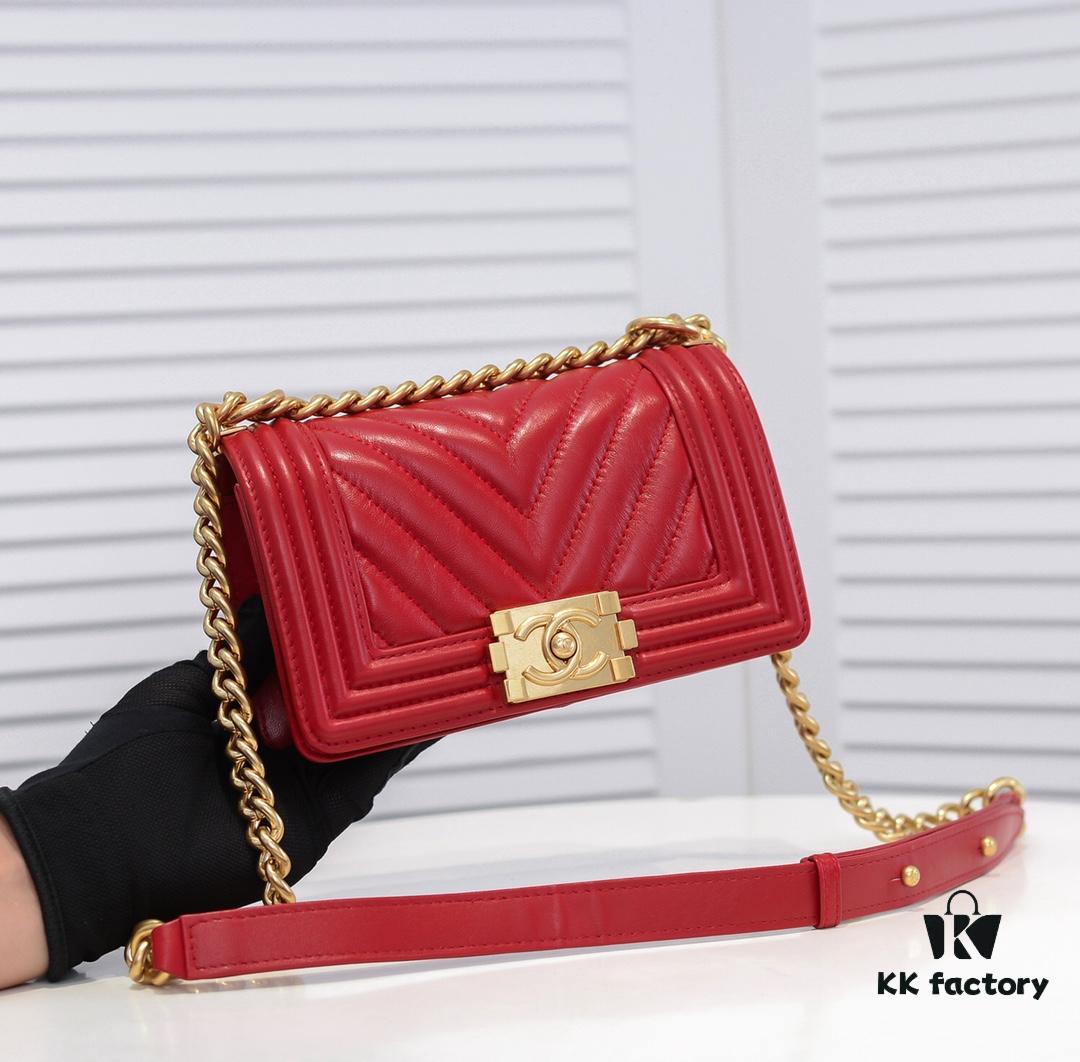 Chanel Crown Lambskin Handbag with Original Hardware - Full Sheepskin with Thickened Electroplated Metal Fittings