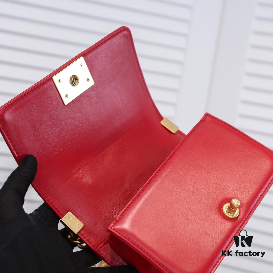 Chanel Crown Lambskin Handbag with Original Hardware - Full Sheepskin with Thickened Electroplated Metal Fittings