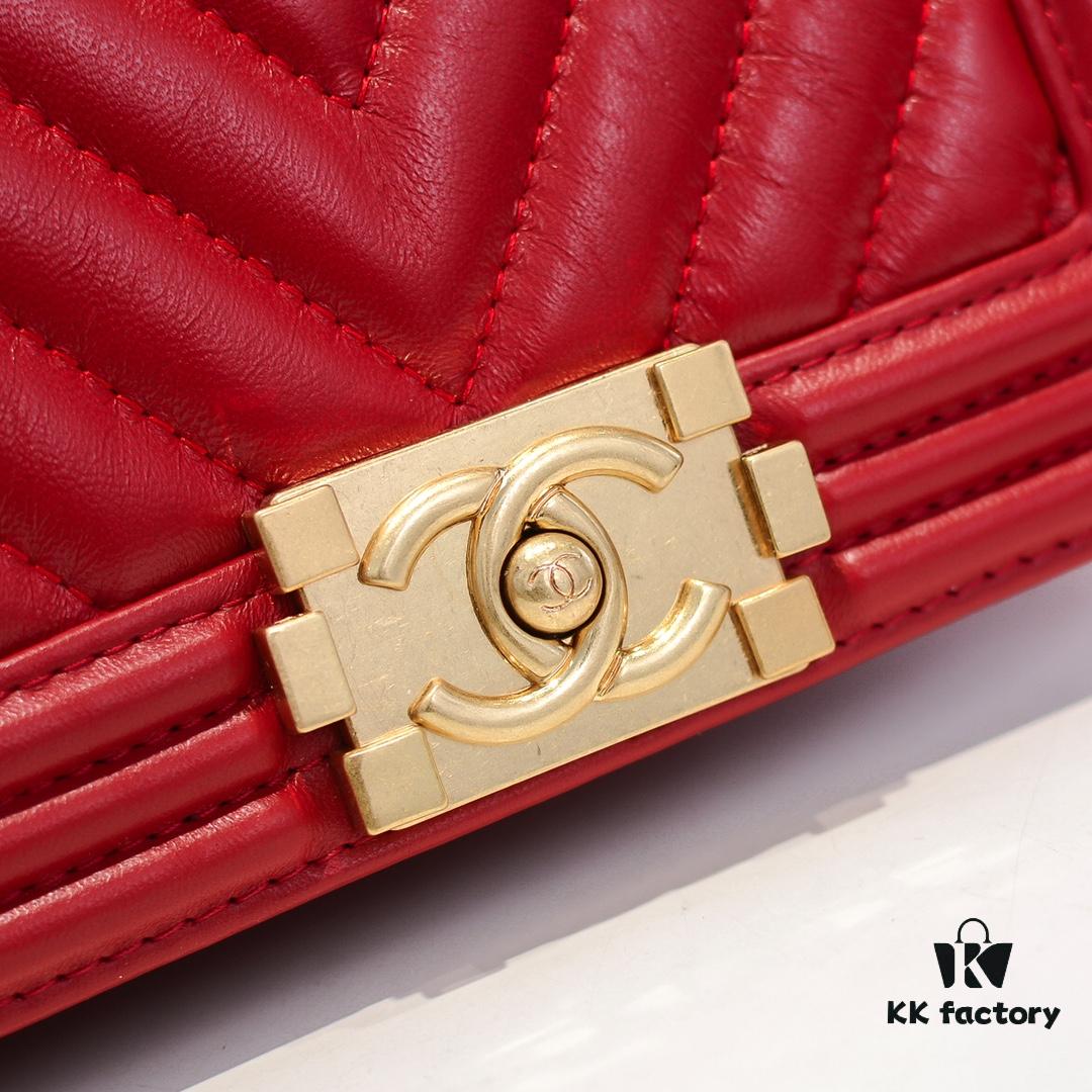 Chanel Crown Lambskin Handbag with Original Hardware - Full Sheepskin with Thickened Electroplated Metal Fittings