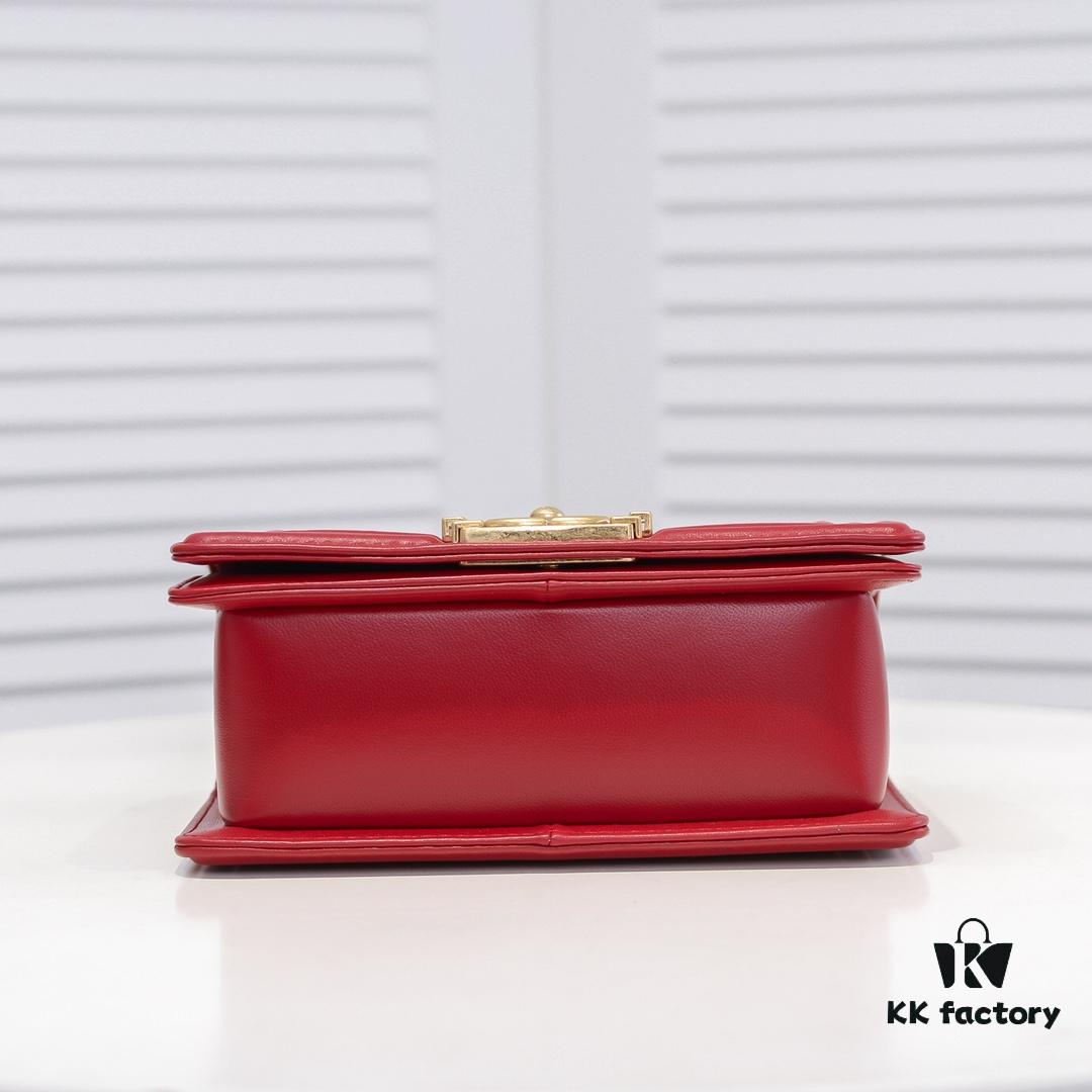 Chanel Crown Lambskin Handbag with Original Hardware - Full Sheepskin with Thickened Electroplated Metal Fittings