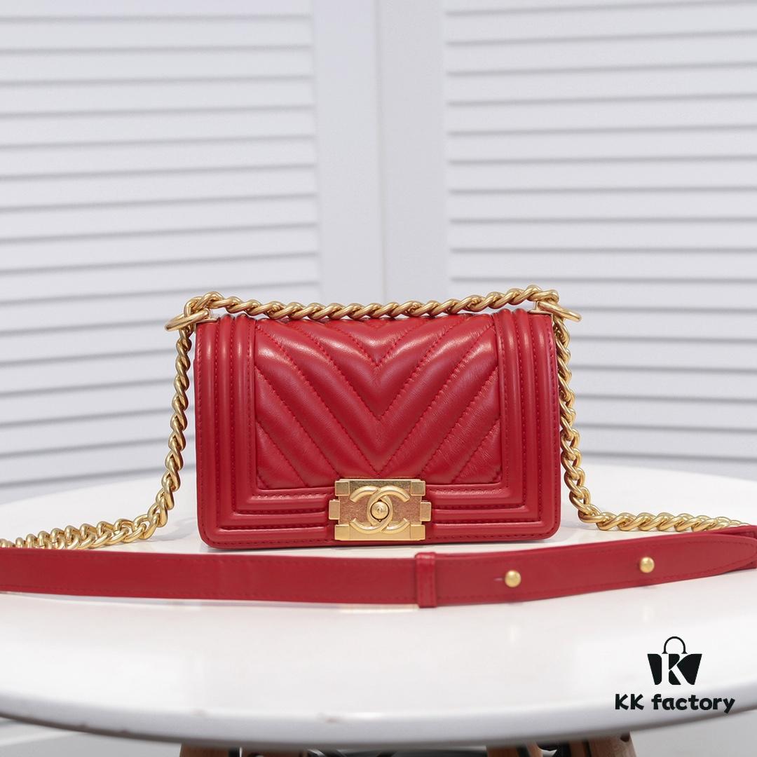 Chanel Crown Lambskin Handbag with Original Hardware - Full Sheepskin with Thickened Electroplated Metal Fittings