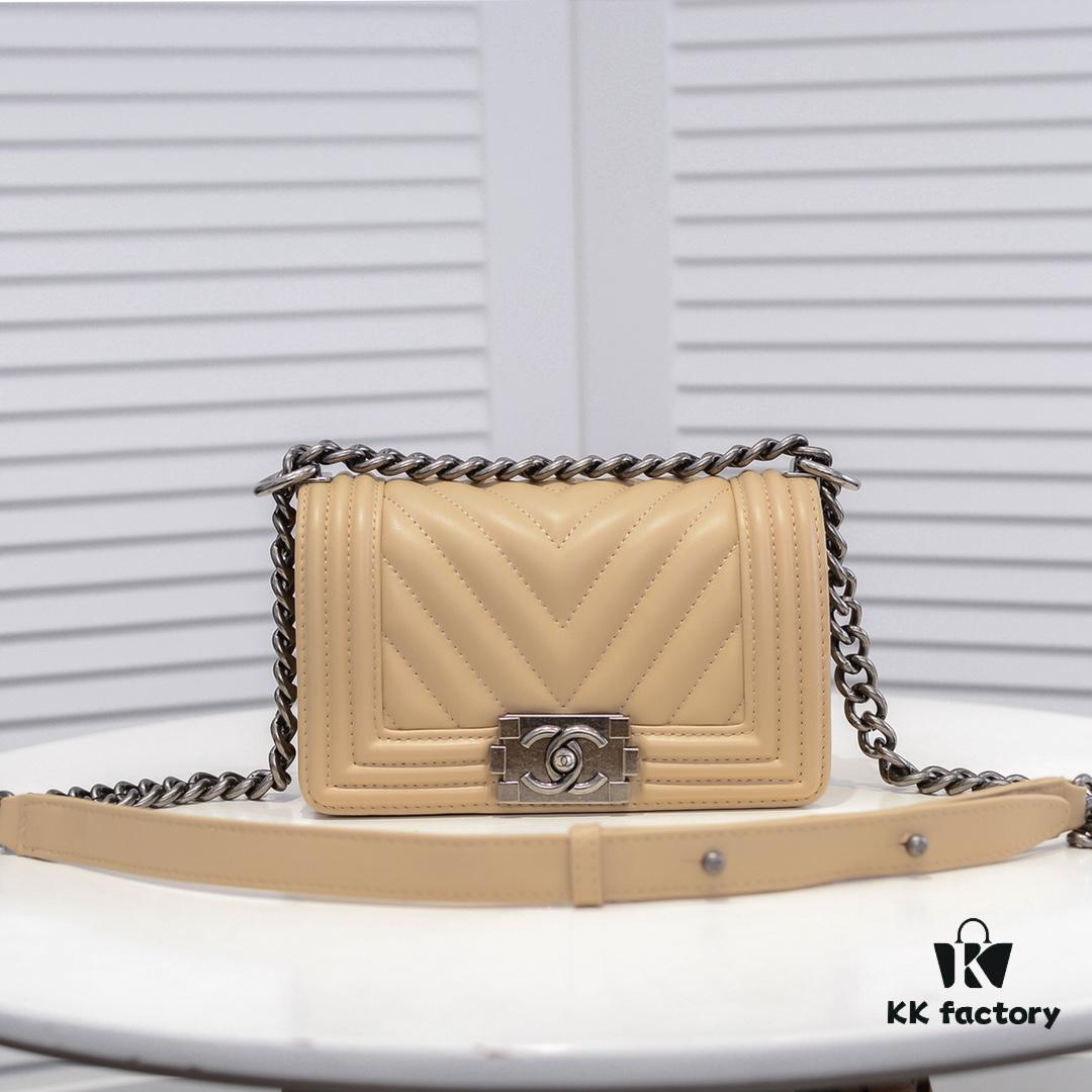 Chanel Crown Lambskin Handbag with Original Hardware - Full Sheepskin, Thickened Electroplated Metal Fittings, Scratch-Resistant & Highly Durable, Premium Quality Comparable to Authentic Pieces