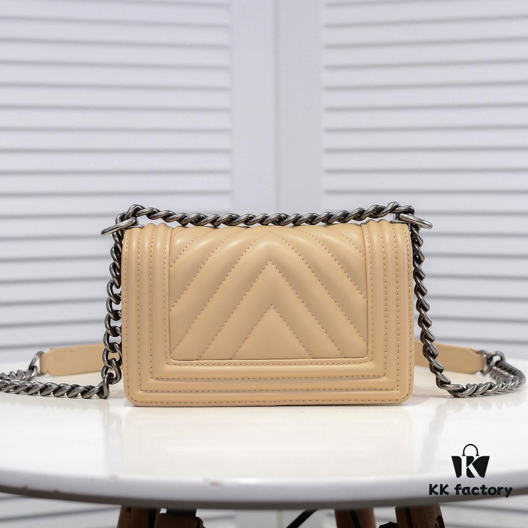 Chanel Crown Lambskin Handbag with Original Hardware - Full Sheepskin, Thickened Electroplated Metal Fittings, Scratch-Resistant & Highly Durable, Premium Quality Comparable to Authentic Pieces