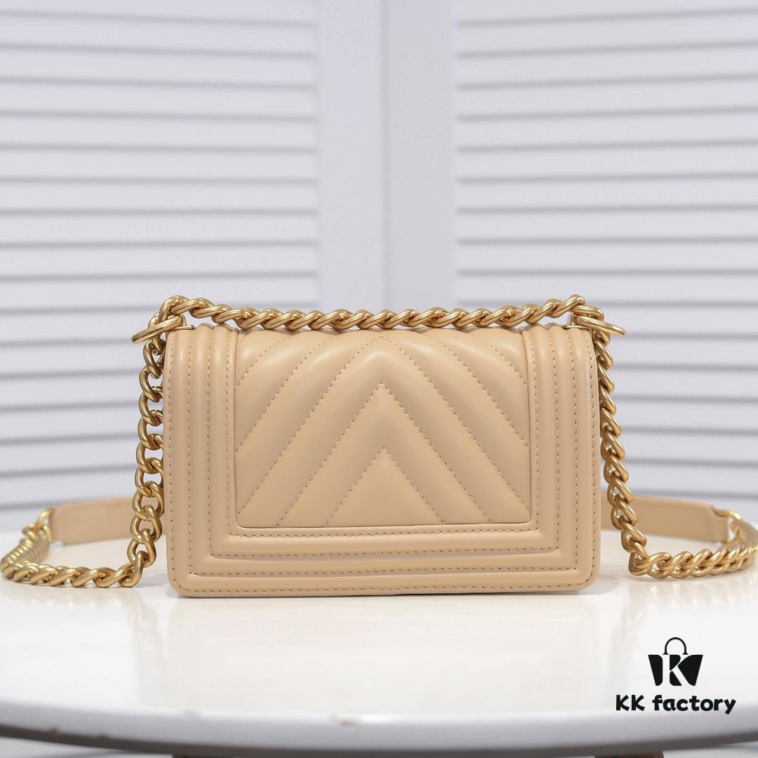 Chanel Crown Lambskin Bag with Original Hardware - Full Sheepskin with Thickened Electroplated Metal Fittings