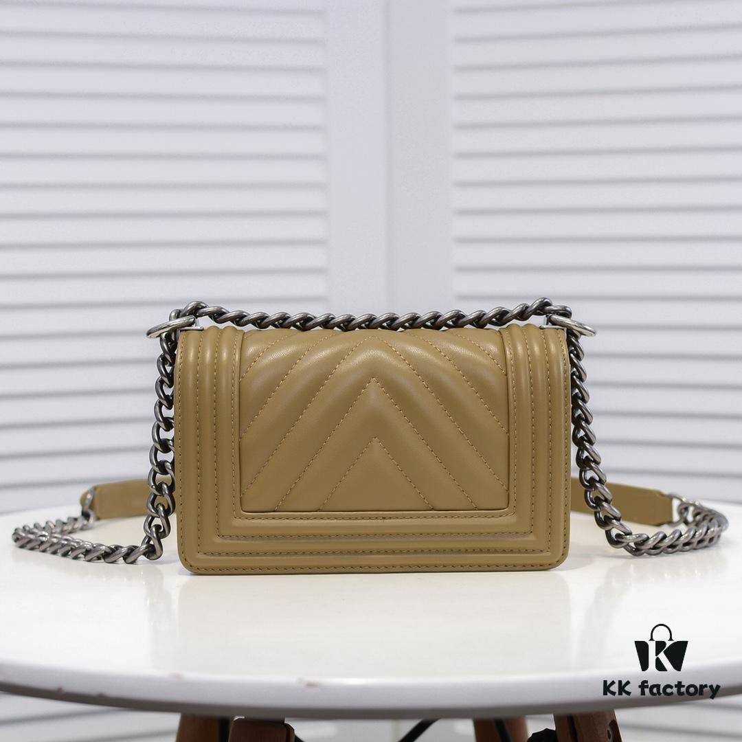 Chanel Crown Lambskin Bag with Original Hardware - Full Sheepskin with Thickened Electroplated Metal Fittings