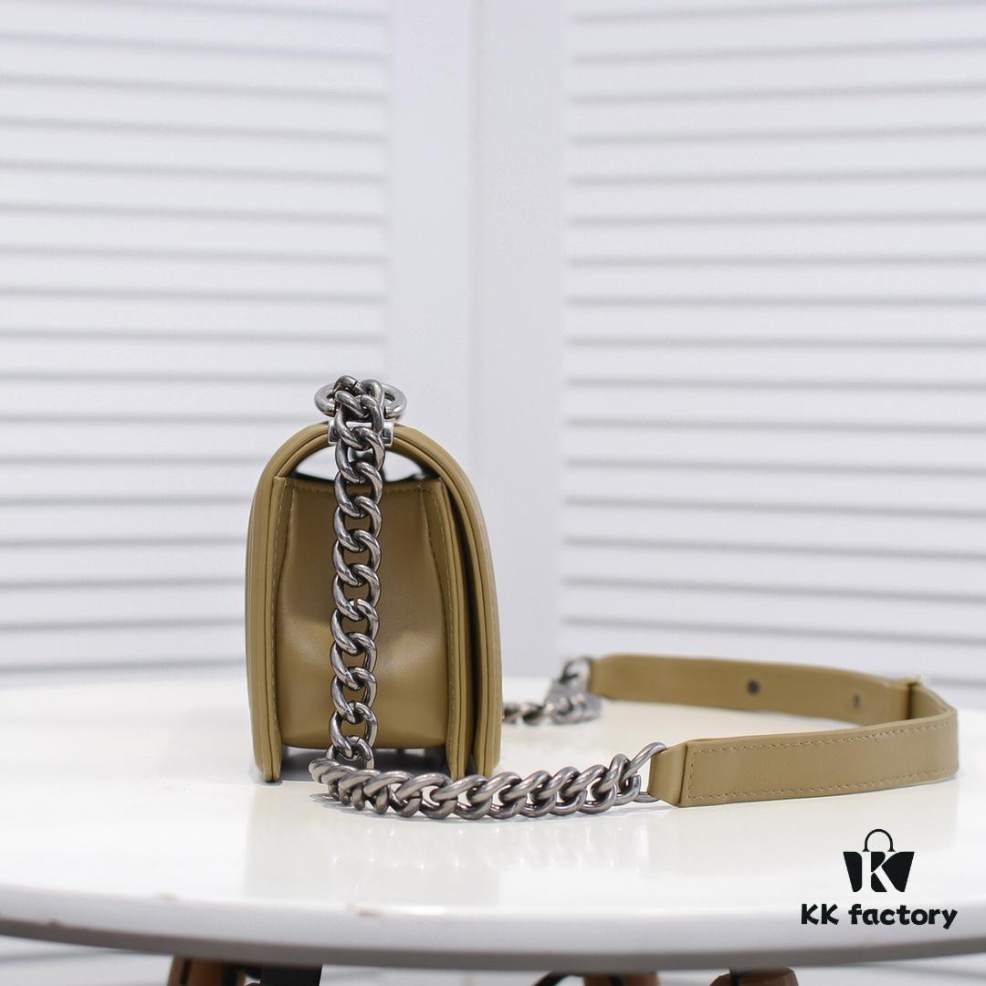 Chanel Crown Lambskin Bag with Original Hardware - Full Sheepskin with Thickened Electroplated Metal Fittings