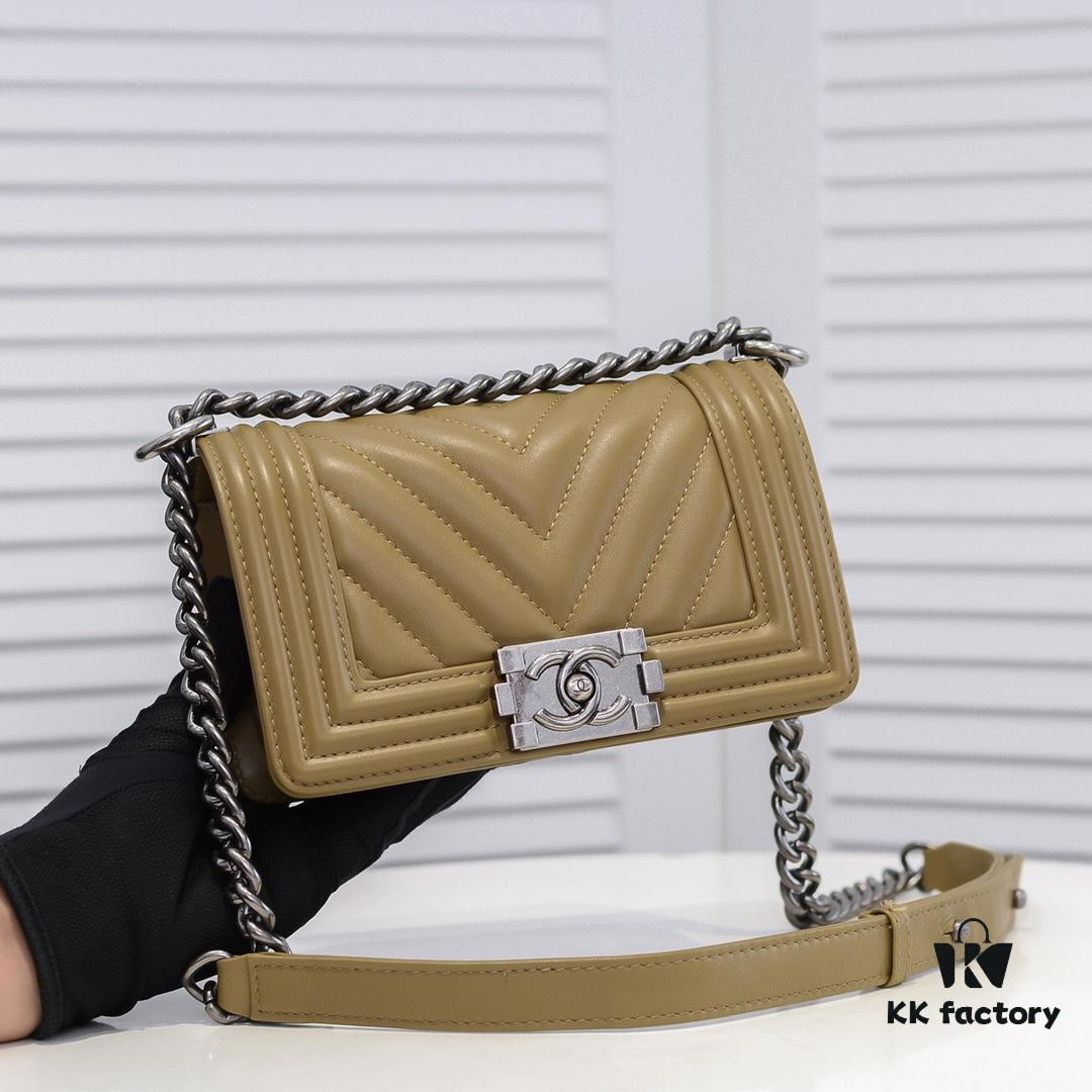 Chanel Crown Lambskin Bag with Original Hardware - Full Sheepskin with Thickened Electroplated Metal Fittings