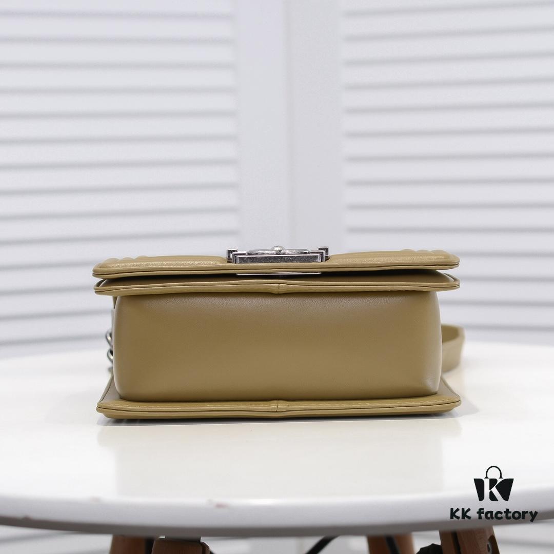 Chanel Crown Lambskin Bag with Original Hardware - Full Sheepskin with Thickened Electroplated Metal Fittings