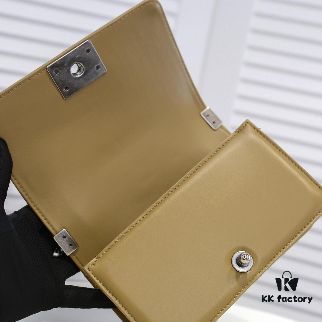 Chanel Crown Lambskin Bag with Original Hardware - Full Sheepskin with Thickened Electroplated Metal Fittings