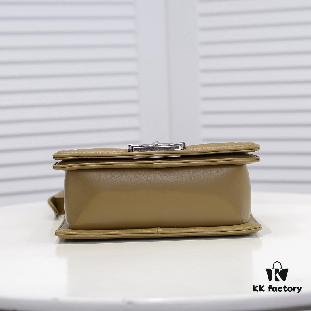 Chanel Crown Lambskin Bag with Original Hardware - Full Sheepskin, Thickened Electroplated Metal, High-Quality Craftsmanship, Real Stock and Photos