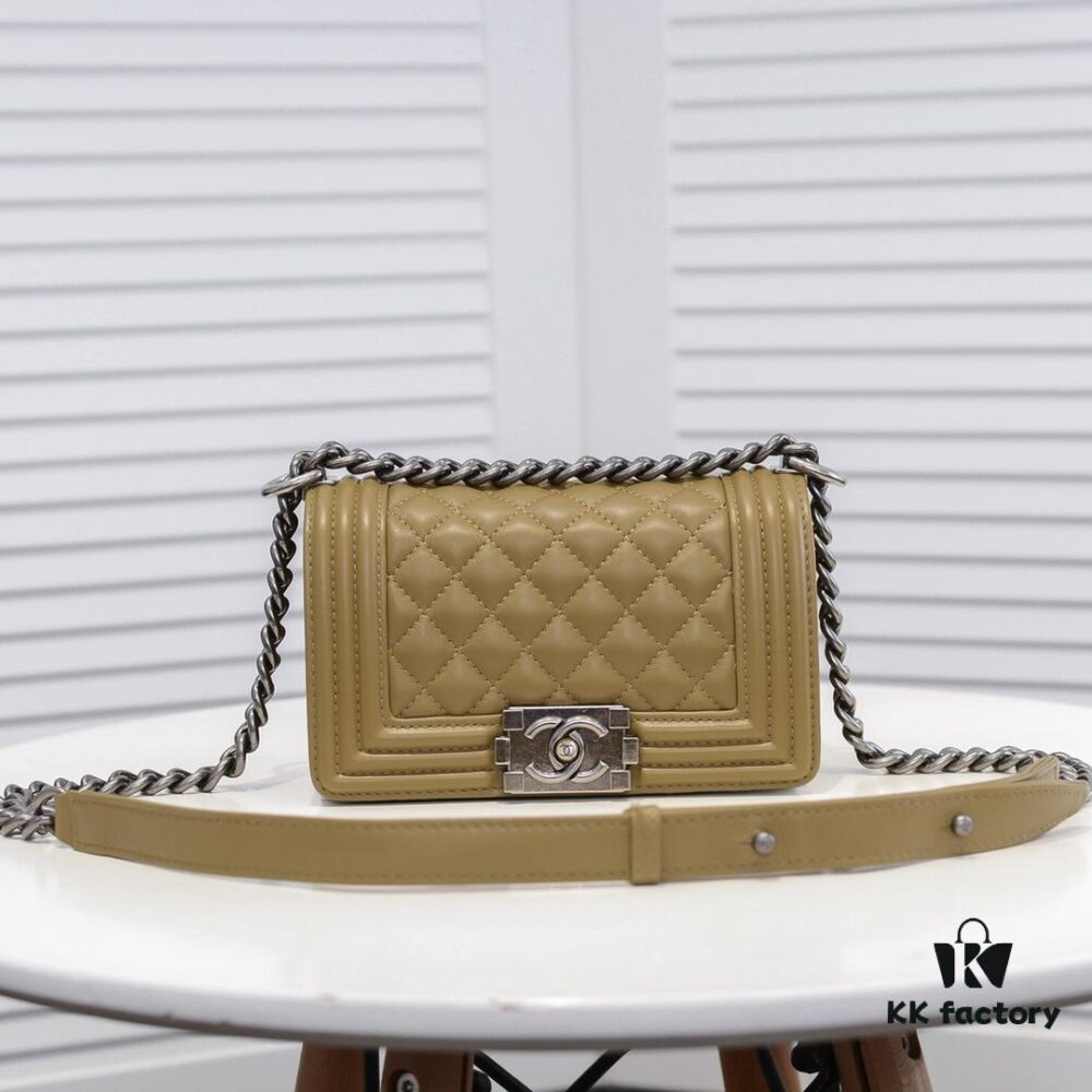 Chanel Crown Lambskin Bag with Original Hardware - Full Sheepskin, Thickened Electroplated Metal, High-Quality Craftsmanship, Real Stock and Photos