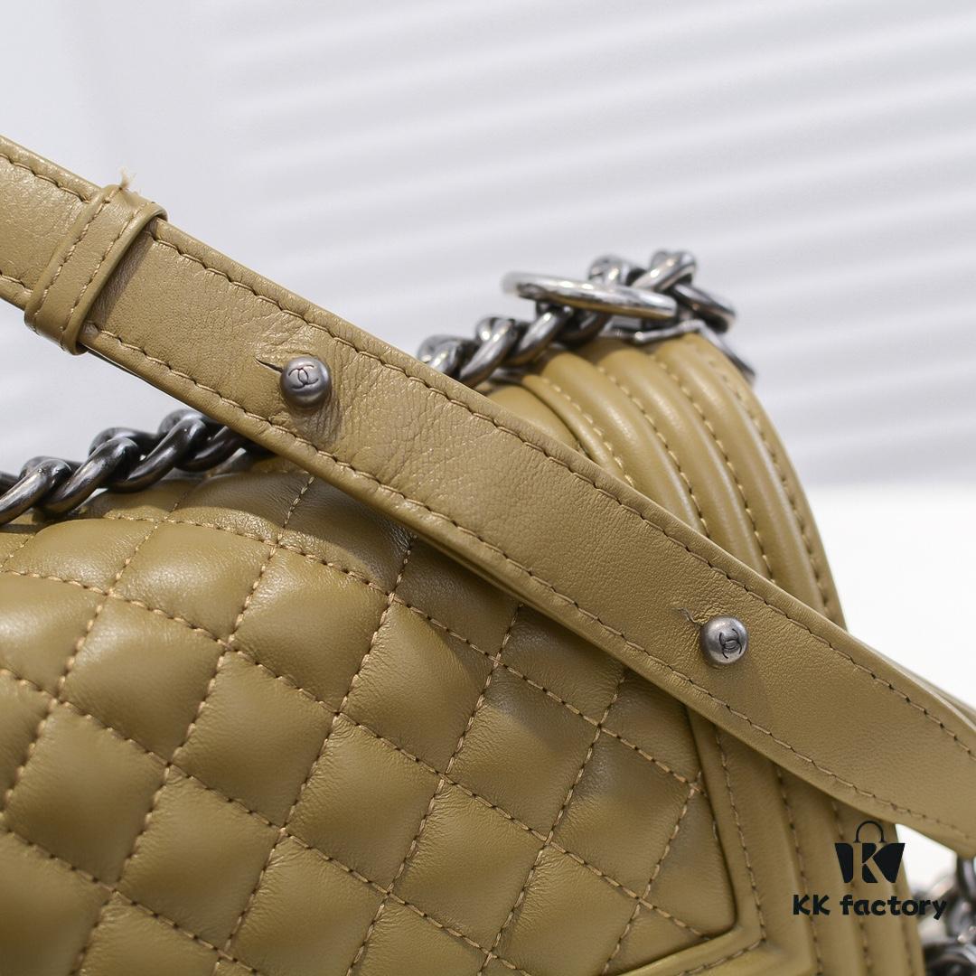 Chanel Crown Lambskin Bag with Original Hardware - Full Sheepskin, Thickened Electroplated Metal, High-Quality Craftsmanship, Real Stock and Photos