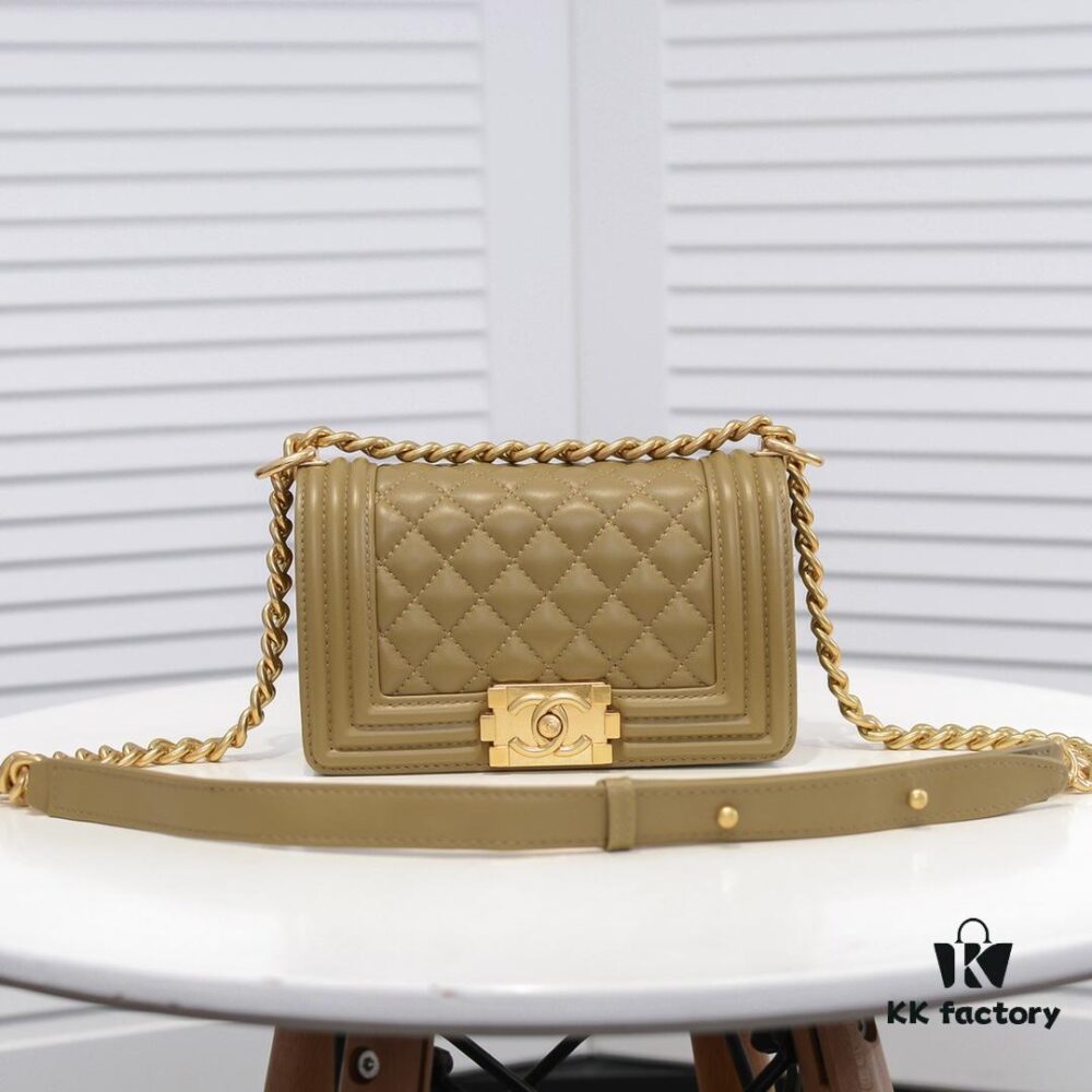 Chanel Genuine Lambskin Bag with Original Hardware - Premium Quality, Full Sheepskin with Thickened Electroplated Metal Fittings