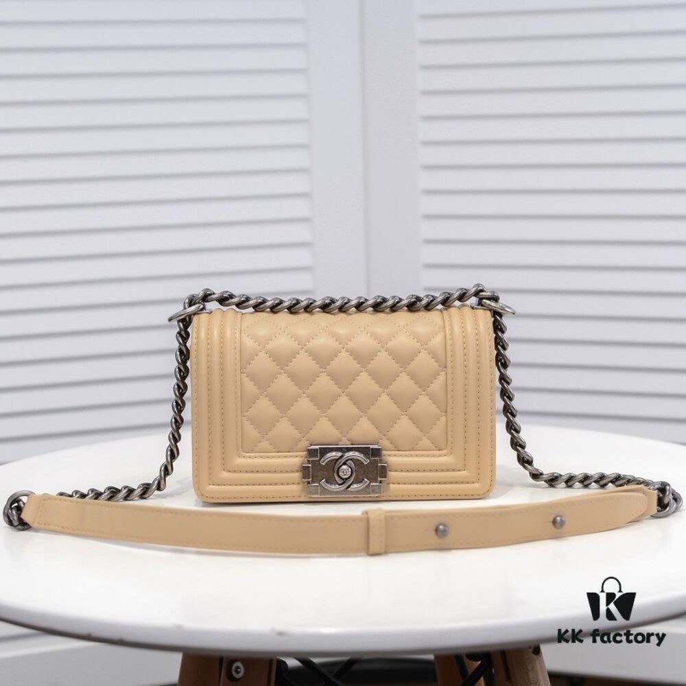 Chanel Crown Lambskin Handbag with Full Sheepskin and Original Hardware, Thickened Electroplated Metal Fittings