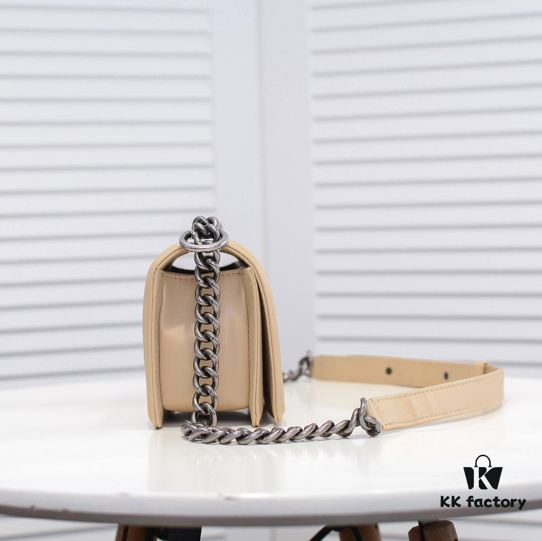 Chanel Crown Lambskin Handbag with Full Sheepskin and Original Hardware, Thickened Electroplated Metal Fittings