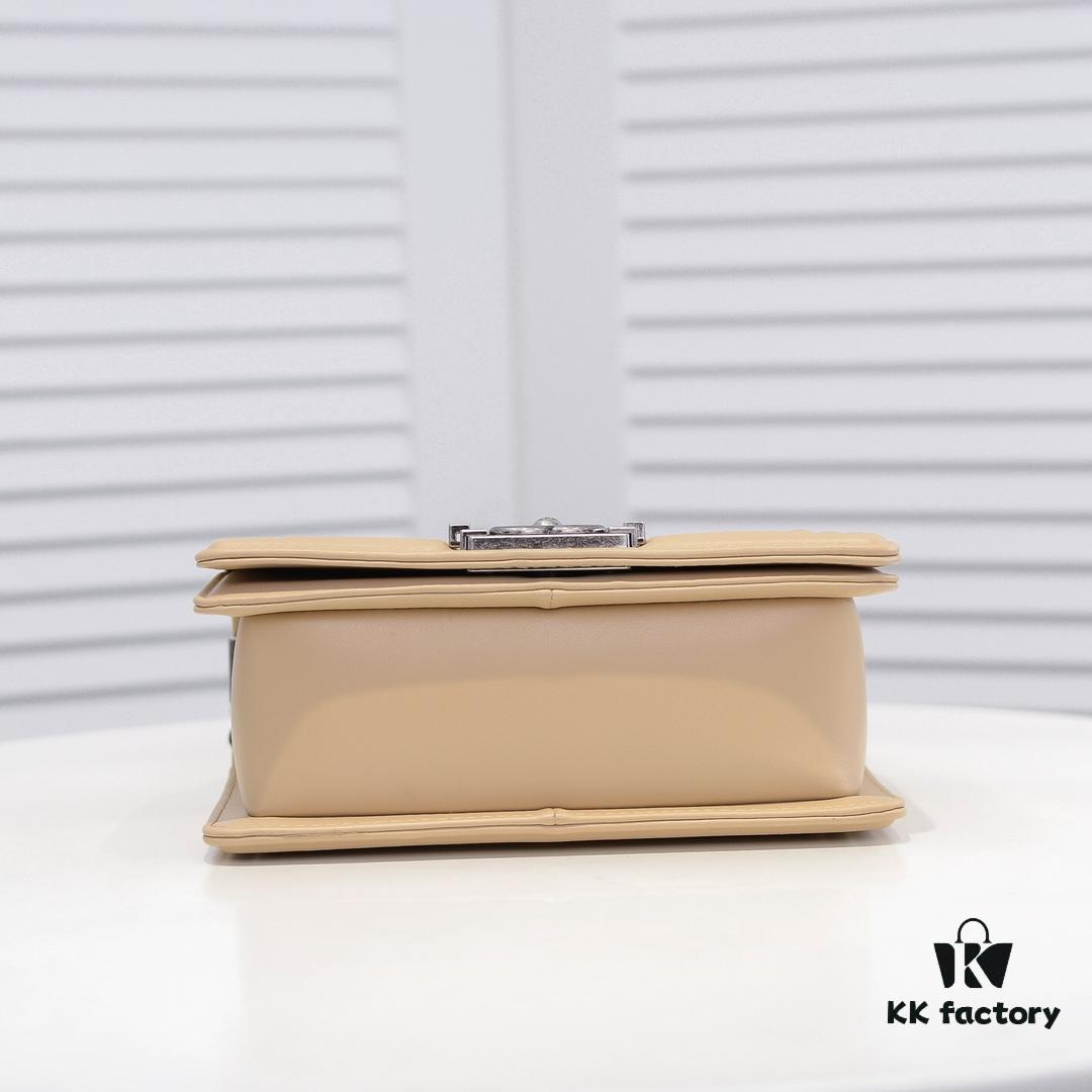 Chanel Crown Lambskin Handbag with Full Sheepskin and Original Hardware, Thickened Electroplated Metal Fittings