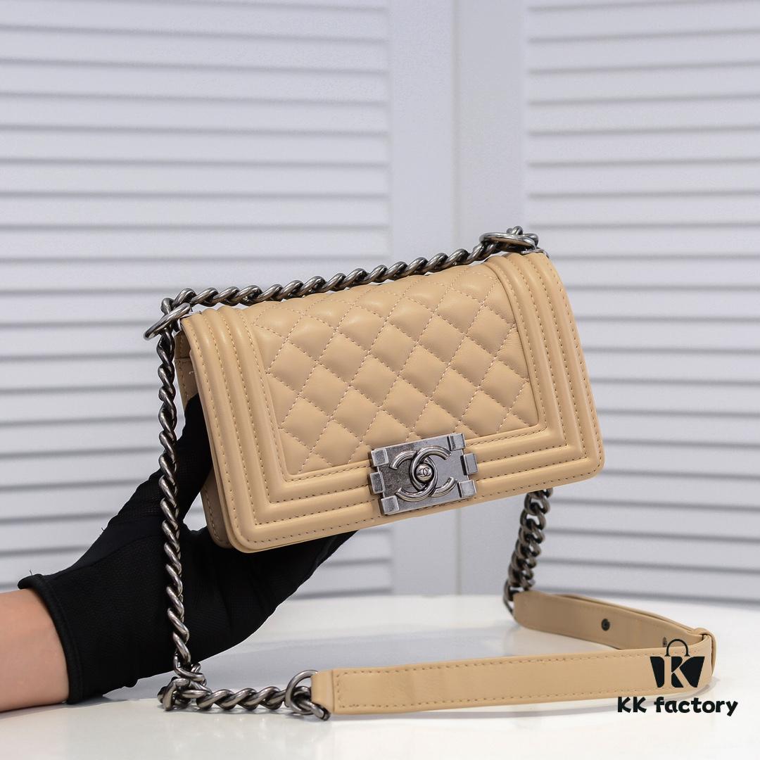 Chanel Crown Lambskin Handbag with Full Sheepskin and Original Hardware, Thickened Electroplated Metal Fittings