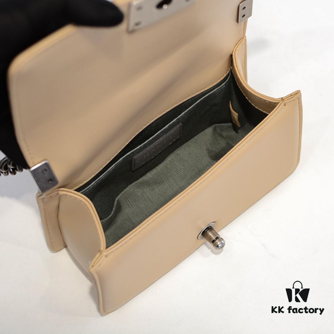 Chanel Crown Lambskin Handbag with Full Sheepskin and Original Hardware, Thickened Electroplated Metal Fittings