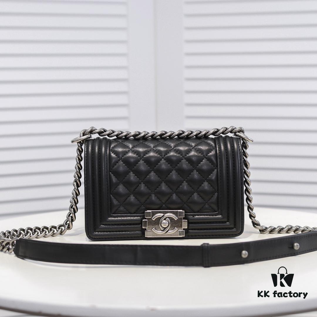 Chanel Genuine Lambskin Handbag with Original Hardware - Premium Quality, Full Lambskin with Thickened Electroplated Metal Fittings