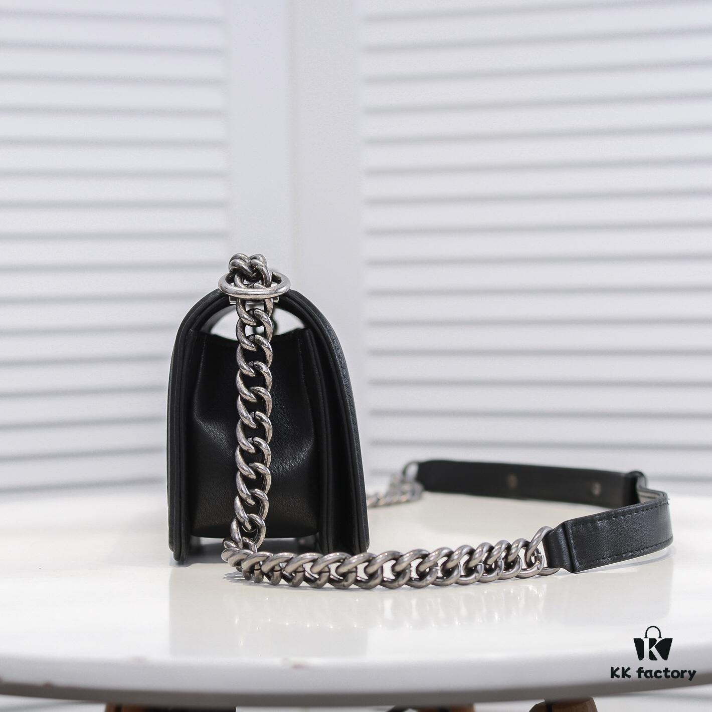 Chanel Genuine Lambskin Handbag with Original Hardware - Premium Quality, Full Lambskin with Thickened Electroplated Metal Fittings