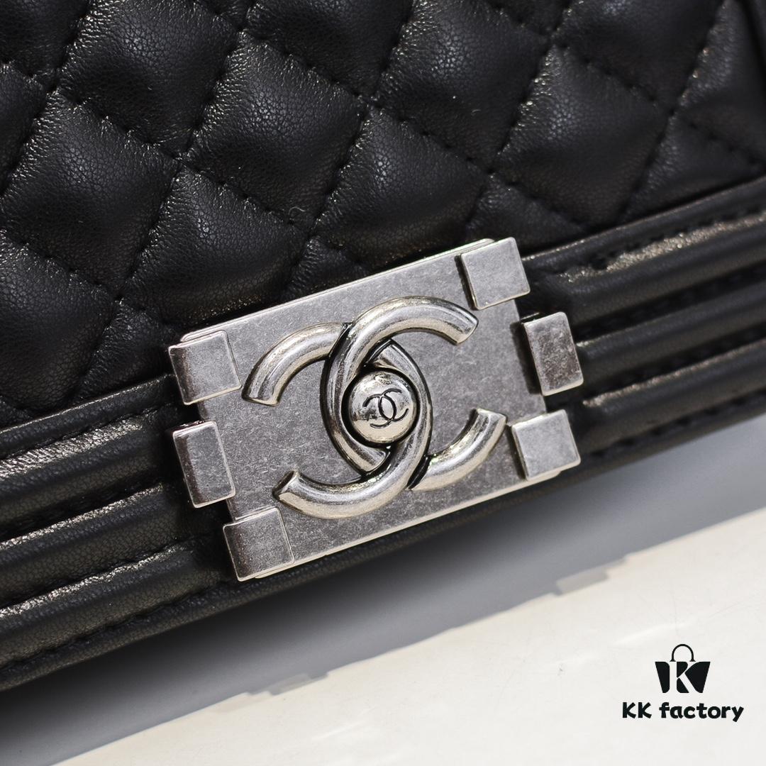 Chanel Genuine Lambskin Handbag with Original Hardware - Premium Quality, Full Lambskin with Thickened Electroplated Metal Fittings