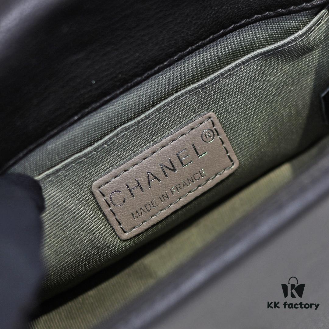 Chanel Genuine Lambskin Handbag with Original Hardware - Premium Quality, Full Lambskin with Thickened Electroplated Metal Fittings