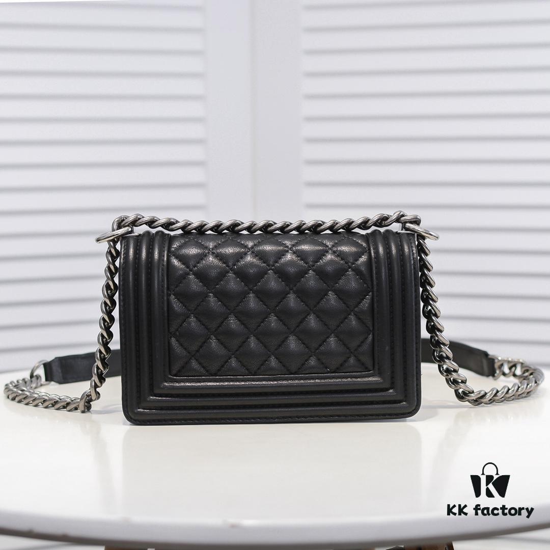Chanel Genuine Lambskin Handbag with Original Hardware - Premium Quality, Full Lambskin with Thickened Electroplated Metal Fittings