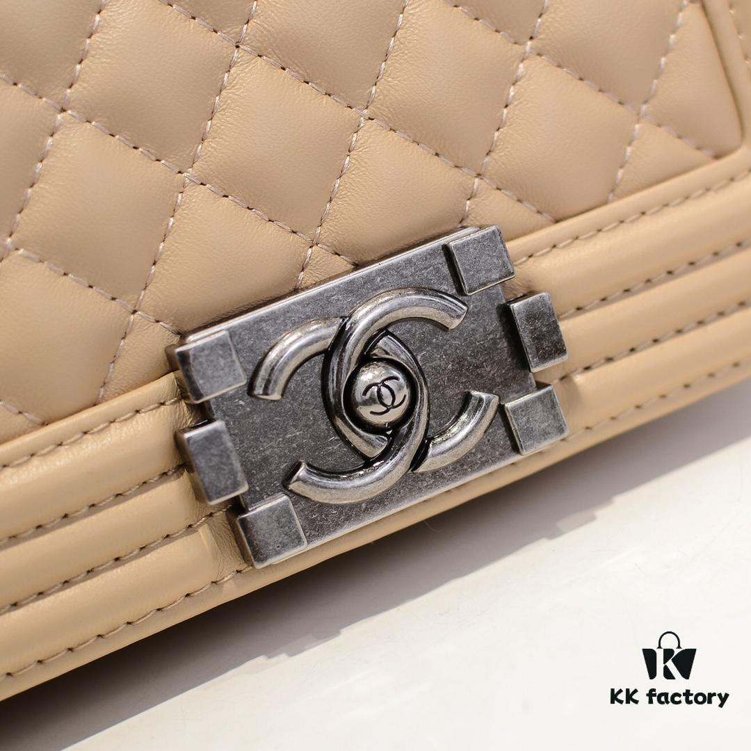 Chanel Crown Lambskin Handbag with Full Sheepskin and Original Hardware, Thickened Electroplated Metal Fittings