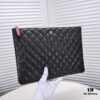 Silver Button with Box Chanel Caviar Leather Quilted Clutch Bag Latest Official Website Release Fashionable and Elegant