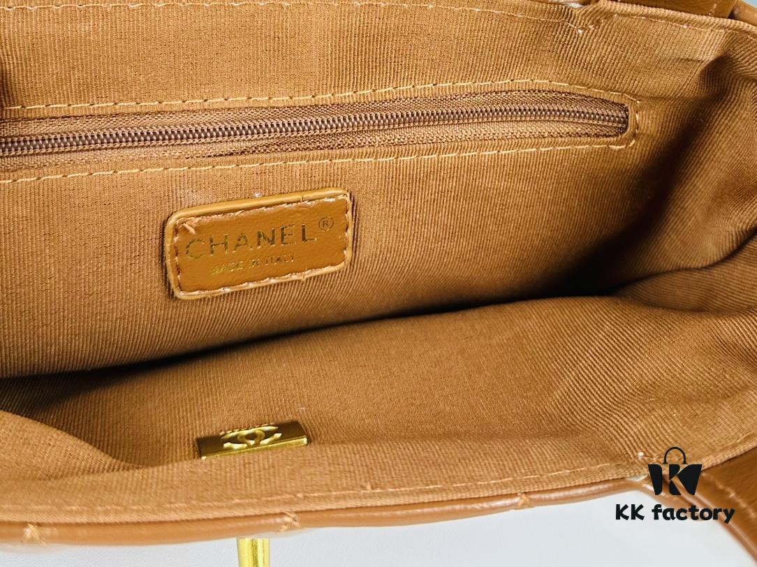 Newly Released 2023 Chanel Kelly Bag from the Highly Anticipated Fall/Winter 23K Collection – Available in Multiple Sizes