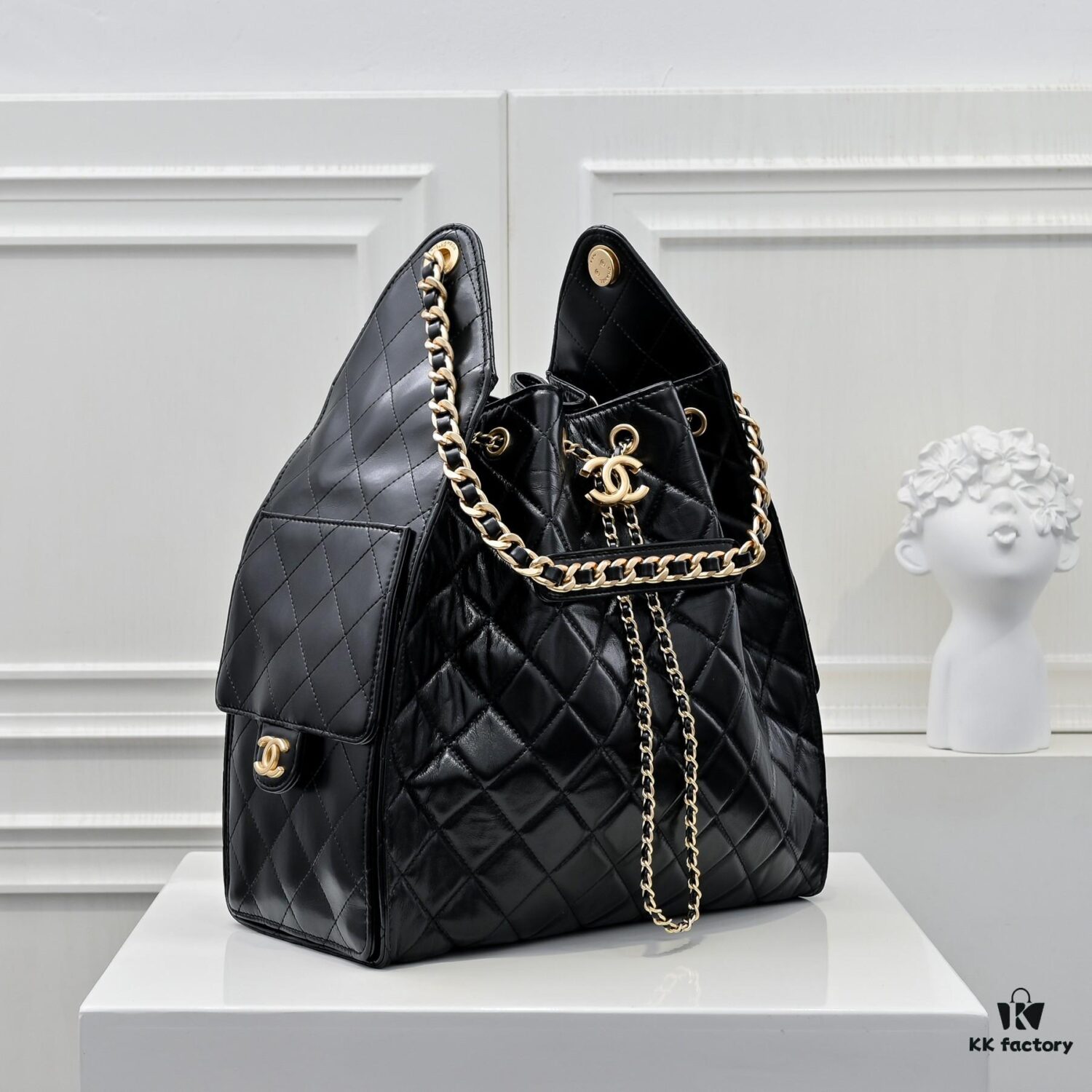 Large Upgraded Chanel 25C Hobo Bag in Oil-Waxed Calfskin - Vintage Gold-Tone Buckle Drawstring Bucket Bag with Quilted Pattern, Retro Black and Gold, Classic Chain Design
