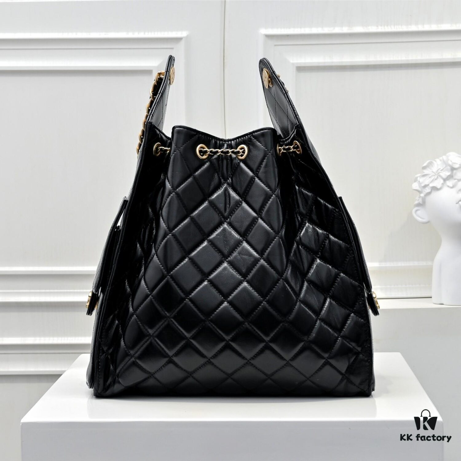 Large Upgraded Chanel 25C Hobo Bag in Oil-Waxed Calfskin - Vintage Gold-Tone Buckle Drawstring Bucket Bag with Quilted Pattern, Retro Black and Gold, Classic Chain Design