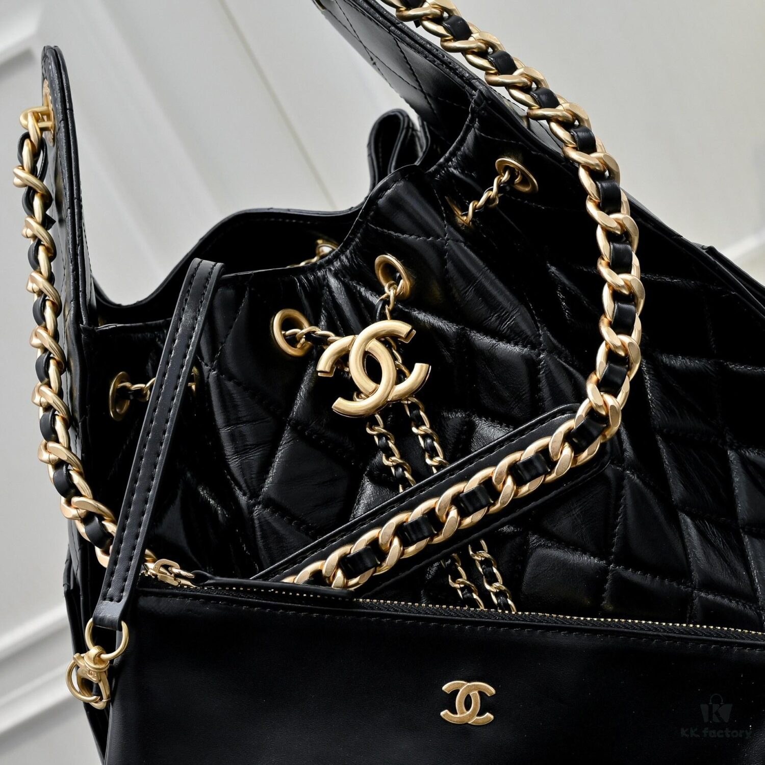 Large Upgraded Chanel 25C Hobo Bag in Oil-Waxed Calfskin - Vintage Gold-Tone Buckle Drawstring Bucket Bag with Quilted Pattern, Retro Black and Gold, Classic Chain Design