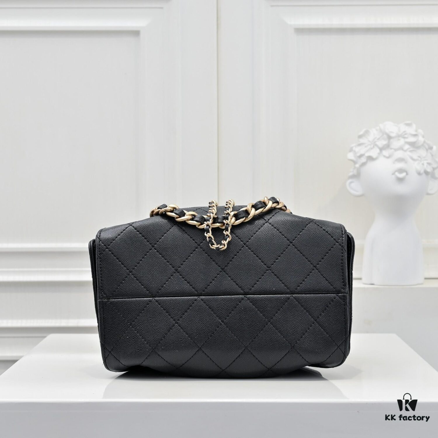 Mini Chanel 25C Bag Hobo Smooth Quilted Calfskin Bucket Bag with Vintage Gold-Tone Drawstring and Diamond Quilting, Classic Chain Design