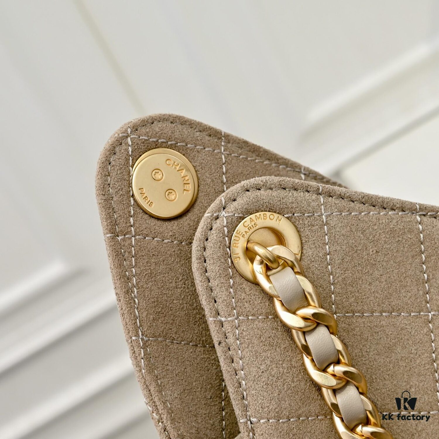 Large Upgraded Chanel 25C Hobo Bag in Suede Cowhide, Vintage Gold-Tone Buckle Drawstring Bucket Bag with Quilted Pattern, Retro Black and Gold, Classic Chain Design