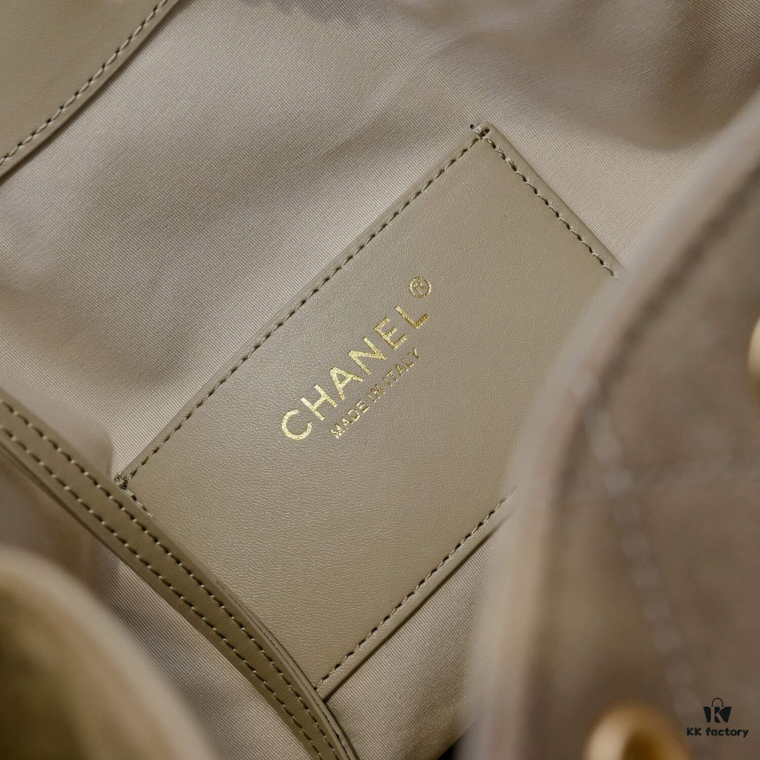 Large Upgraded Chanel 25C Hobo Bag in Suede Cowhide, Vintage Gold-Tone Buckle Drawstring Bucket Bag with Quilted Pattern, Retro Black and Gold, Classic Chain Design