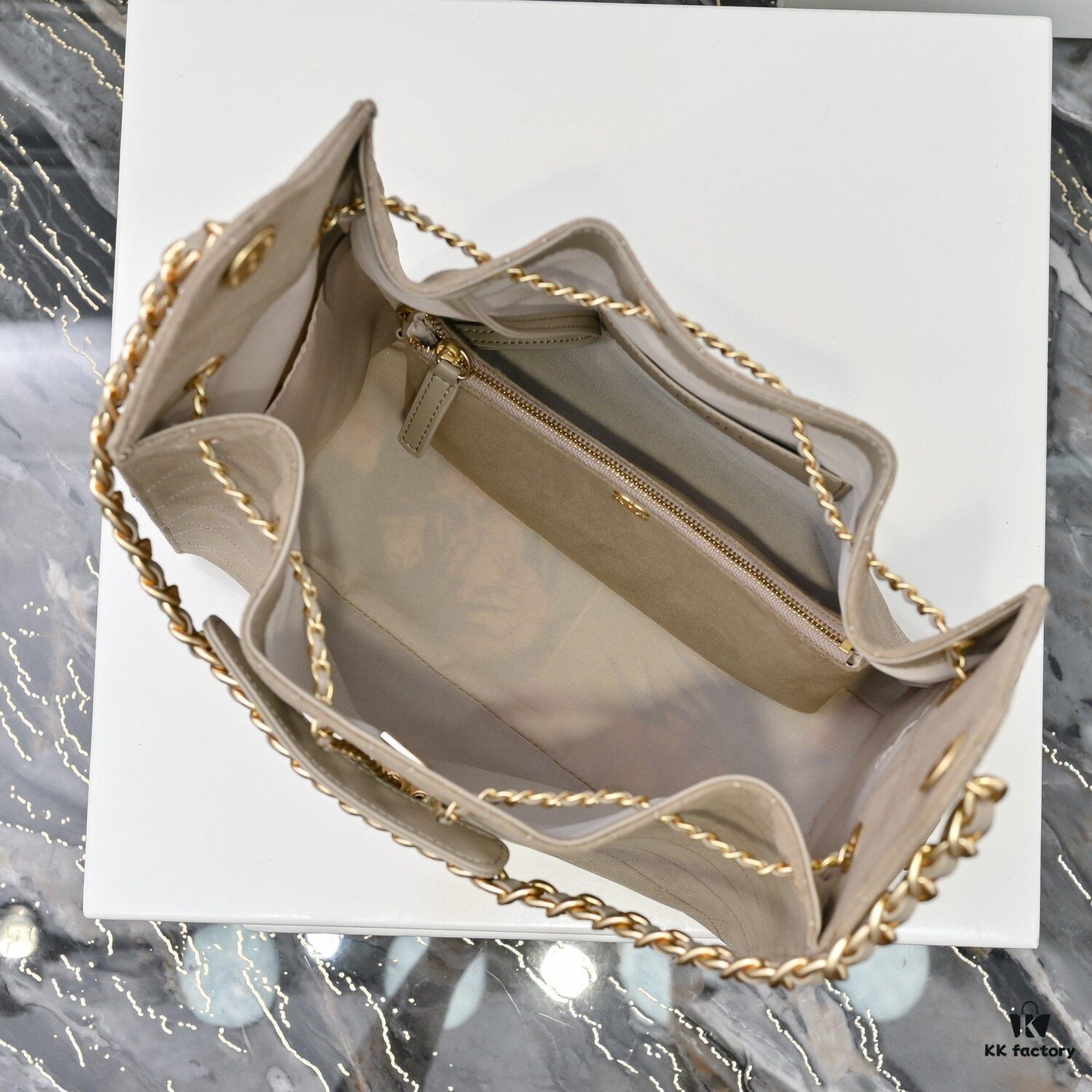 Large Upgraded Chanel 25C Hobo Bag in Suede Cowhide, Vintage Gold-Tone Buckle Drawstring Bucket Bag with Quilted Pattern, Retro Black and Gold, Classic Chain Design