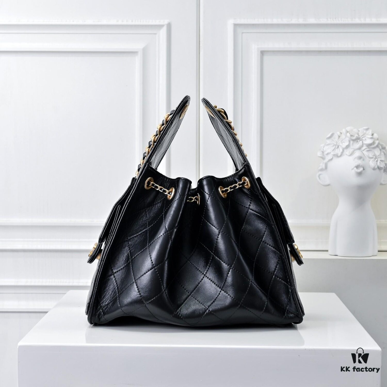 Upgraded Chanel 25C Style Oil-Waxed Leather Hobo Bag, Vintage Coin Buckle Drawstring Bucket Bag with Quilted Pattern, Retro Black and Gold, Classic Chain Design