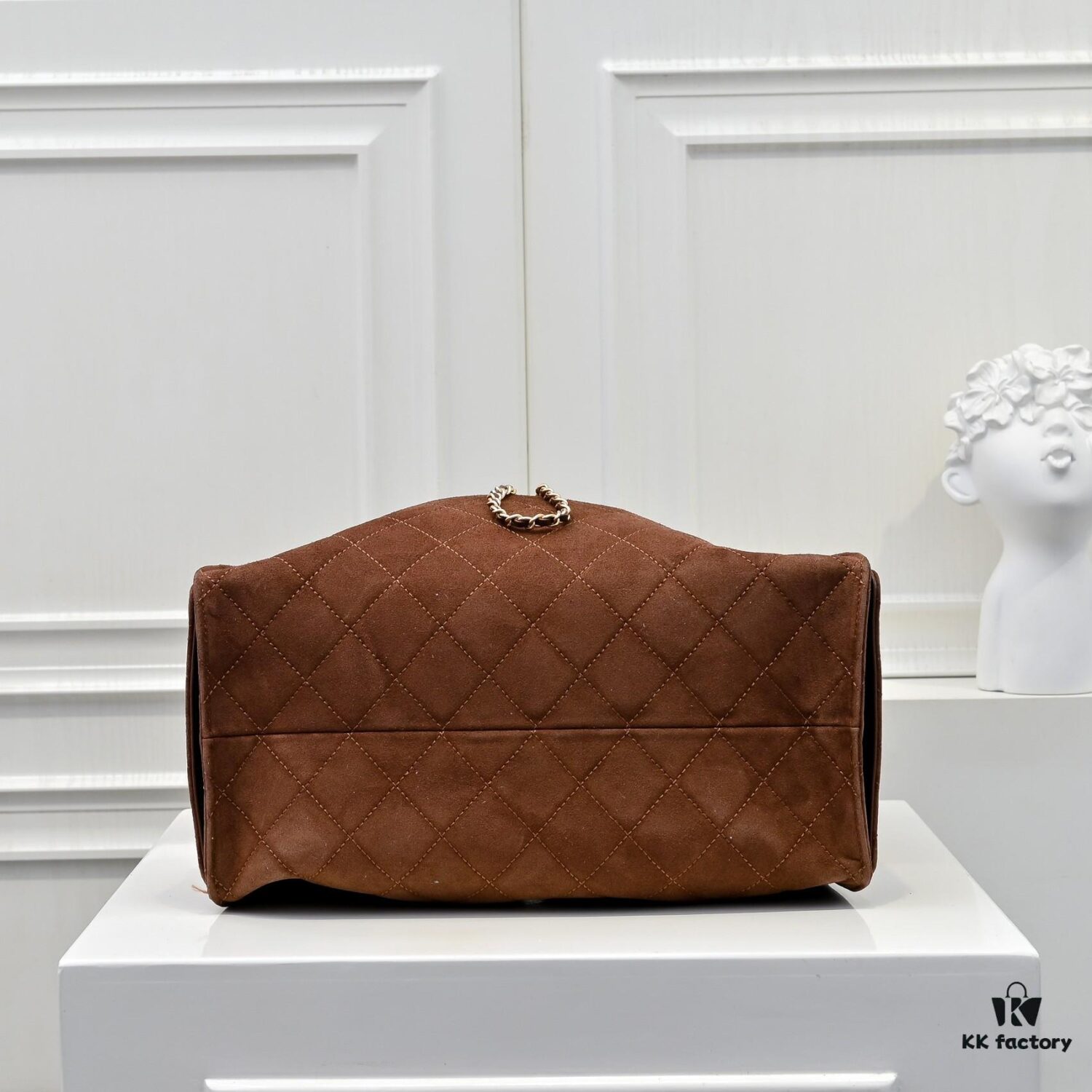 Large Upgraded Chanel 25C Hobo Bag in Suede Leather - Vintage Gold Buckle Drawstring Bucket Bag with Quilted Pattern, Retro Black and Gold, Classic Chain Design